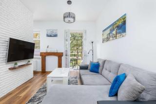 Nadmorskie Apartamenty Świnoujście 2 Sypialnie & Parking by Noclegi Renters - Świnoujście - 1