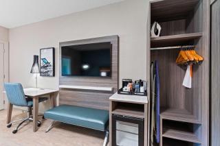 Radisson Resort at the Port - 3