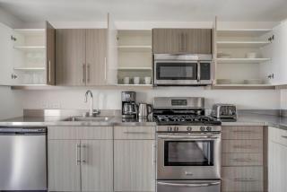 Playa Vista 1br w pool gym lounge wd nr 405 LAX-1024 - 2