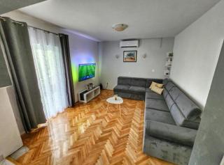 House Rose with Garden and Pool - Ljubač - 9