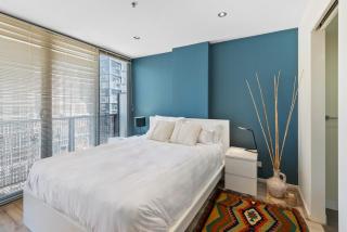 Modern City Convenience with Great Amenities - Melbourne - 8