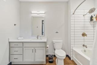 CozySuites Mass with parking lounge & roof deck #32 - Indianápolis - 2