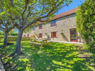 Seaside-Dog Friendly-Country Cottage-w log burner - Worle - 0
