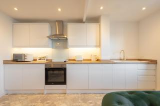 Apartment 1, King's Court - 3