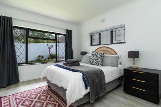 SAM's - Sea And Mountain - Hermanus - 4