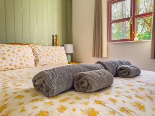 Cosy & Characterful, Seaside Cottage, Dog Friendly - Worle - 2