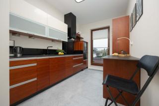 Air Conditioned Apartment with Parking and Desk for Remote Work in Warsaw by Noclegi Renters - Warsaw - 8