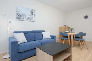 Air Conditioned Apartment with Parking and Desk for Remote Work in Warsaw by Noclegi Renters - Warsaw - 5