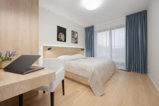 Air Conditioned Apartment with Parking and Desk for Remote Work in Warsaw by Noclegi Renters - Warsaw - 9