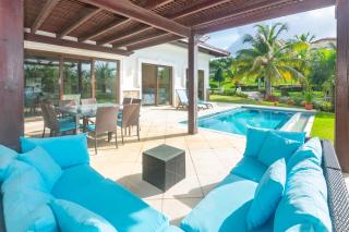 Pristine Bay Beach Home 104 - French Harbor - 3