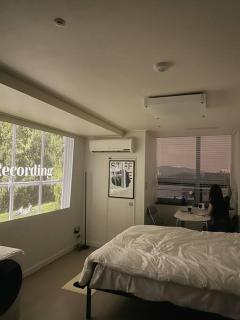 monoroom sillim station 3min, high floor view, gangnam station, hongdae station 20min, airport bus stop 7min, bedding - Seoul - 2