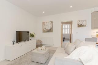 Elegant Epsom Family - Epsom - 9