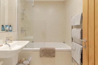 Elegant Epsom Family - Epsom - 6