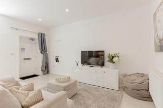Elegant Epsom Family - Epsom - 2
