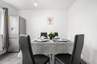 2 Bedroom Apartment By Brookland Stays Serviced Accommodation Short Lets Manchester With Free WIFI - 2