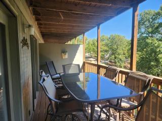 4BR Walk-in - Near SDC - 2 Pools - FREE TICKETS INCLUDED - CR7-8 - Reeds Spring - 8
