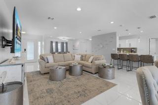 IMPECCABLE! - Amazing sunsets, Dock, Heated Pool - Sunsational Sunsets - Roelens - Cape Coral - 2