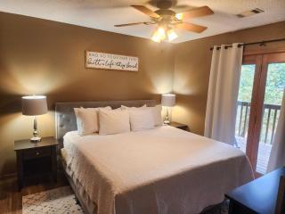 4BR Walk-in - Near SDC - 2 Pools - FREE TICKETS INCLUDED - CR7-8 - Reeds Spring - 7
