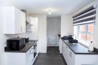 Modern 3 Bedroom Home in Newcastle - Parking - 6