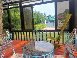 Entire Loft House Patio & Garden, Belle's Homestay - Balanga - 8