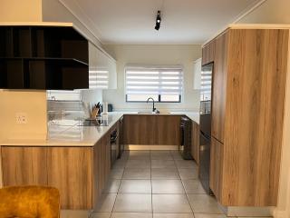 17 Elizabeth Place - Beautiful and spacious self catering 3 bedroom unit next to Kyalami Racetrack with free WiFi - Perfect for a big family in Midrand Waterfall - 9