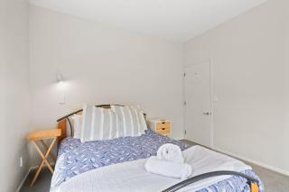 Beachfront Getaway - Waikanae Beach Holiday Home - Waikanae - 7