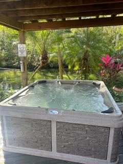 Main River Retreat hot tub, canoe with trolling motor - Spring Hill - 1