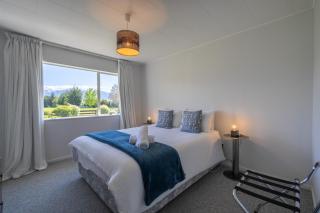 Kepler Retreat - Te Anau Holiday Home - 1