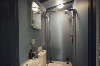 Lomu - Cosy Coastal Shepherd's Hut with Log-Burner and WiFi - 7