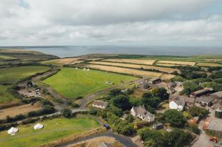 Lomu - Cosy Coastal Shepherd's Hut with Log-Burner and WiFi - 5
