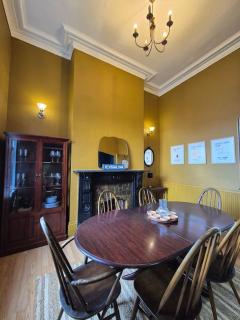 Stylish Digbeth Apartment, Sleeps 12 Opposite Birmingham Coach Station, perfect for large groups contractors - Birmingham - 1