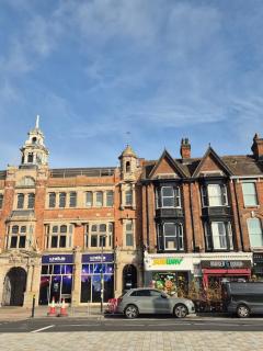 Stylish Digbeth Apartment, Sleeps 12 Opposite Birmingham Coach Station, perfect for large groups contractors - Birmingham - 2