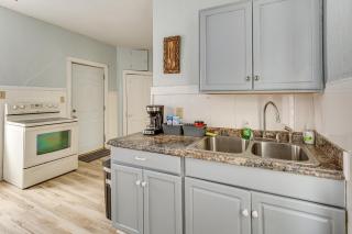 2 Mi to Dtwn Salina Home with Deck and Yard - Salina - 2