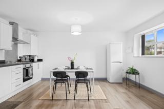 Budget 2-Bed House 10mins to Leeds City Centre - 9