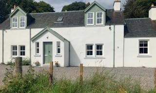 Balmore Farmhouse near Lochness - 0