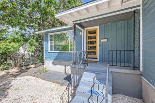 Authentic Austin Pad with Roof-top Deck Bar - 7