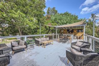 Authentic Austin Pad with Roof-top Deck Bar - 8