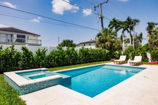 Naples Luxury Orange Blossom Oasis 4-3 Tiki Bar - Naples - 9