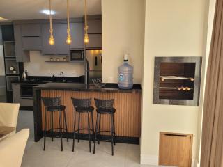 Apê 2 suítes, piscina aquecida condomínio, alto padrão, 1 quadra mar, familiar - 9