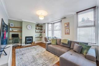 Spacious Private Apartment In Central Dartford With Free Parking TFL Zone 6 - 9