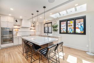 Elegant Townhouse W Gym, Sauna & Movie Room - 5