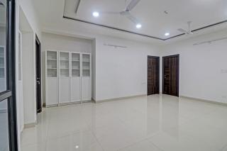 Super TOWNHOUSE JAHNAVI GROUP BESIDES NEXUS MALL - Hyderabad - 1