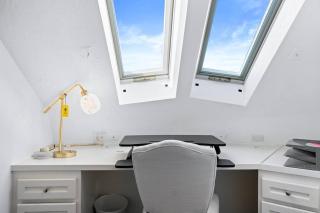 The KingDome - A Unique, Royal Experience with Hot Tub, Rooftop and Views - Castle Rock - 2