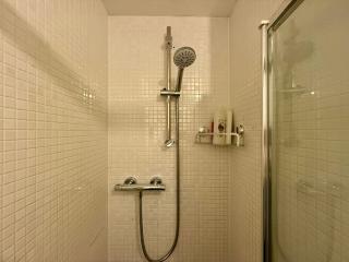 3 bedroom hse with parking & garden sleeps 5 - 5