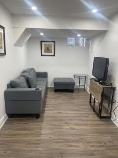 2 Bedroom Guest Apartment with Separate Entrance - Brampton - 0