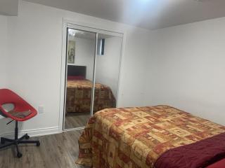 2 Bedroom Guest Apartment with Separate Entrance - Brampton - 5