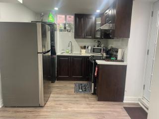 2 Bedroom Guest Apartment with Separate Entrance - Brampton - 3