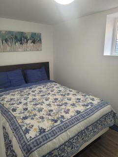 2 Bedroom Guest Apartment with Separate Entrance - Brampton - 4