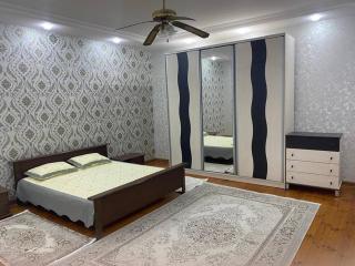 Freshly painted 2 floor private house - Bakoe - 1