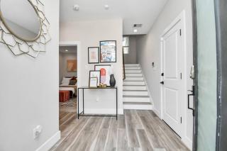 Newly Built & Gated 2 Story Gem in Houston Heights near Airport - Houston - 7